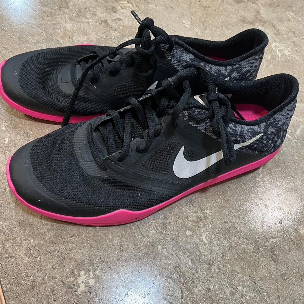 Nike Fitsole Pink and Black Sneakers